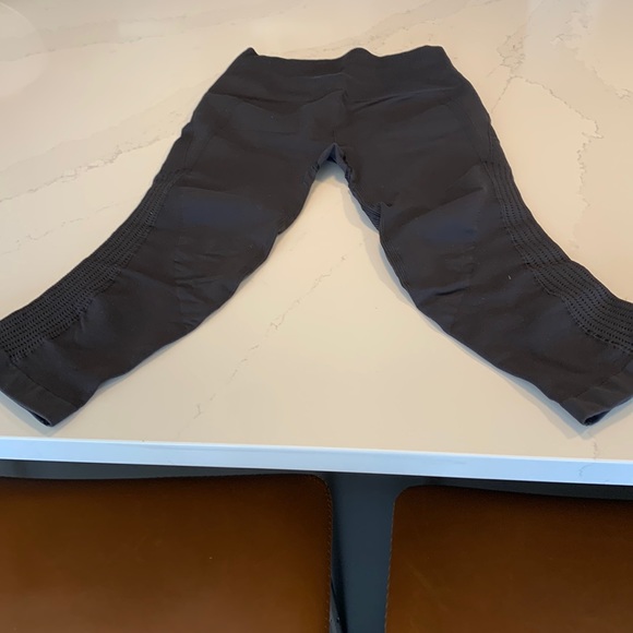 Lululemon Flow & Go Crop - Picture 2 of 5